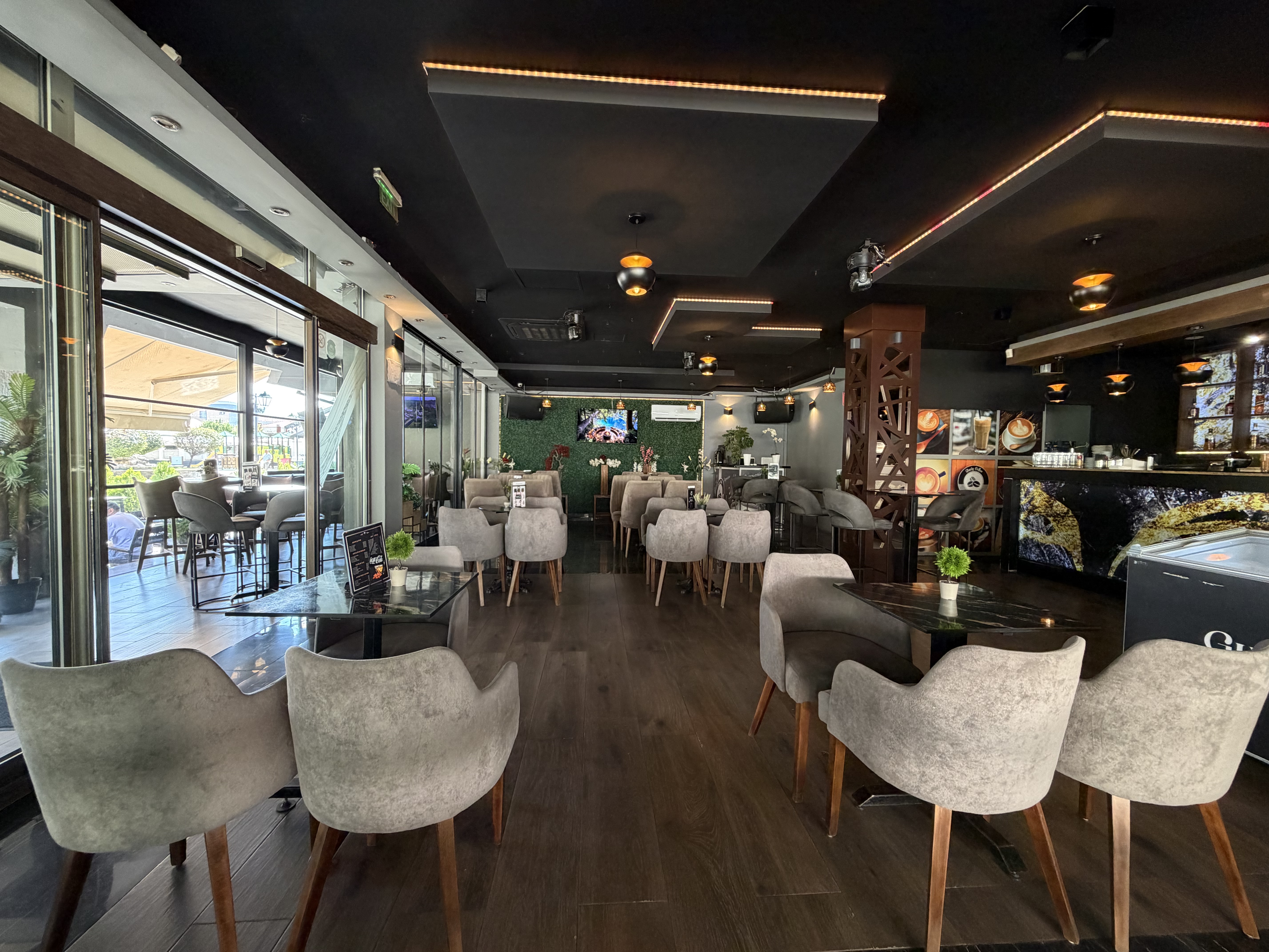 Внатрешност на Daily Coffee House