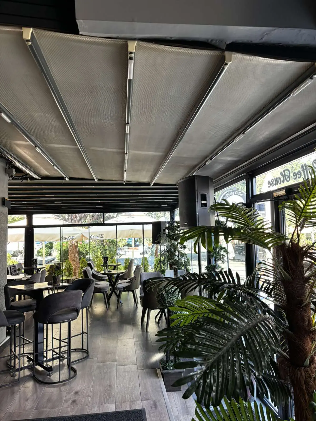Внатрешност на Daily Coffee House