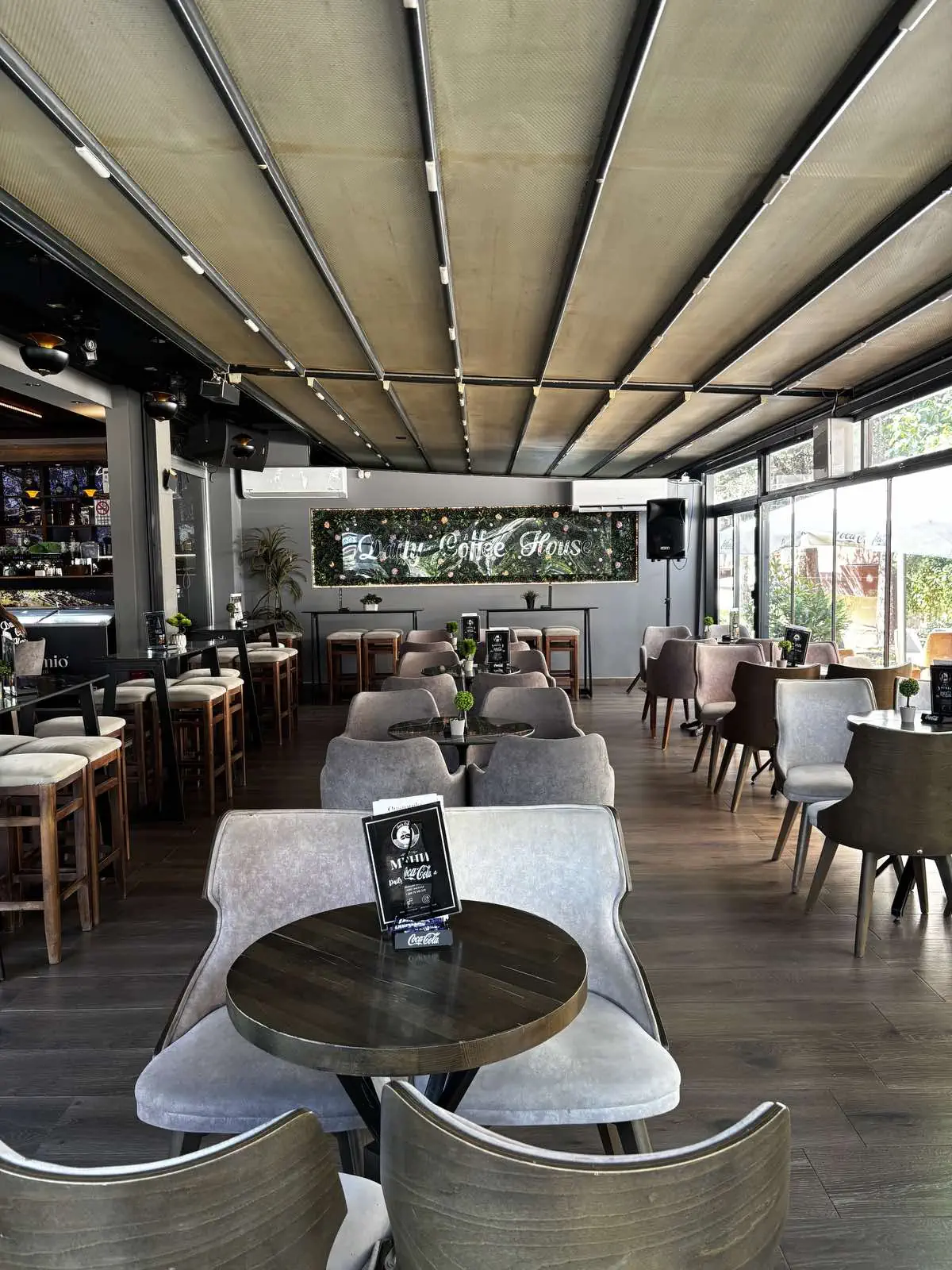 Внатрешност на Daily Coffee House